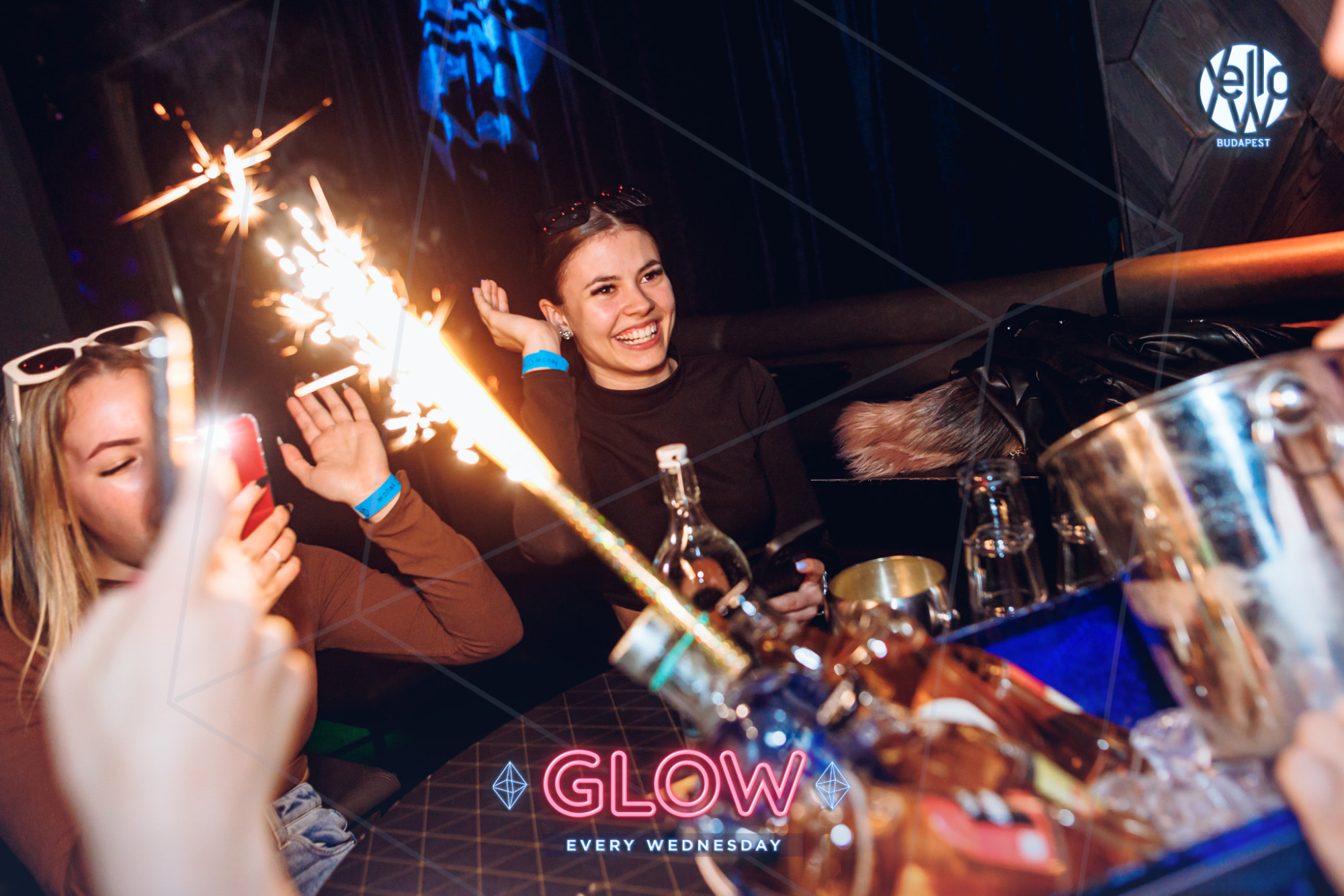 GLOW - 05.10. - Yellow 